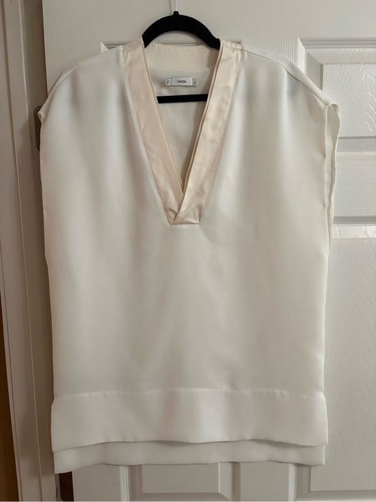 Vince Tops - Vince v neck sleeveless blouse top cream minimalist neutral lightweight M
